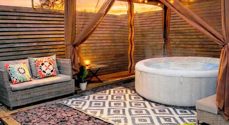 Vacation home with hot tub in Bath