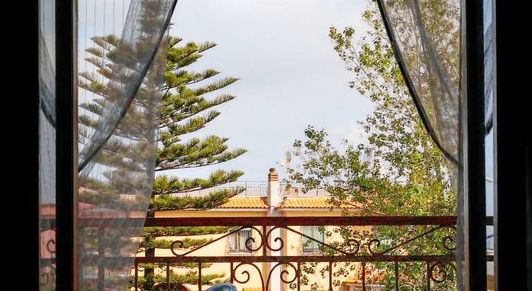 Apartment with garden & terrace — photo 4