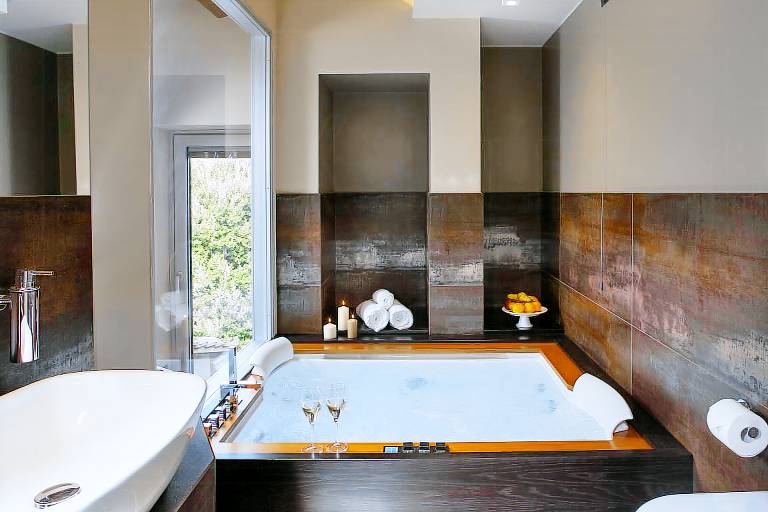 Holiday apartment with private pool, terrace & yard — photo 3