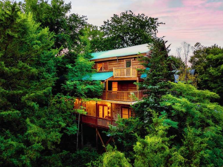 Child-friendly cabin with pool, hot tub & grill | Perfect for remote work | Pet-friendly — photo 2