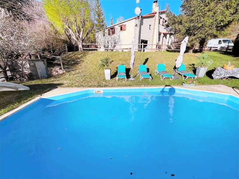 Fully equipped finca with garden, pool & grill | Pets are welcome in Lleida