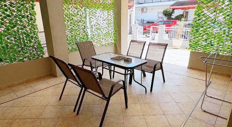 Rental apartment with patio — photo 5