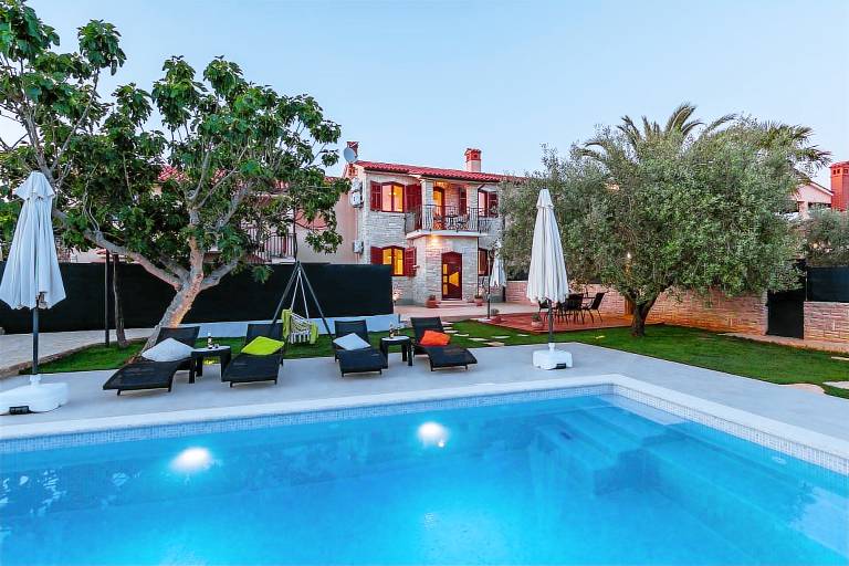 Fully equipped villa with barbeque, patio & yard | Pet-friendly — photo 3