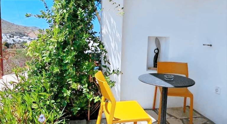 Apartment with patio — photo 5
