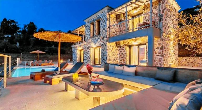 Villa with pool — photo 3
