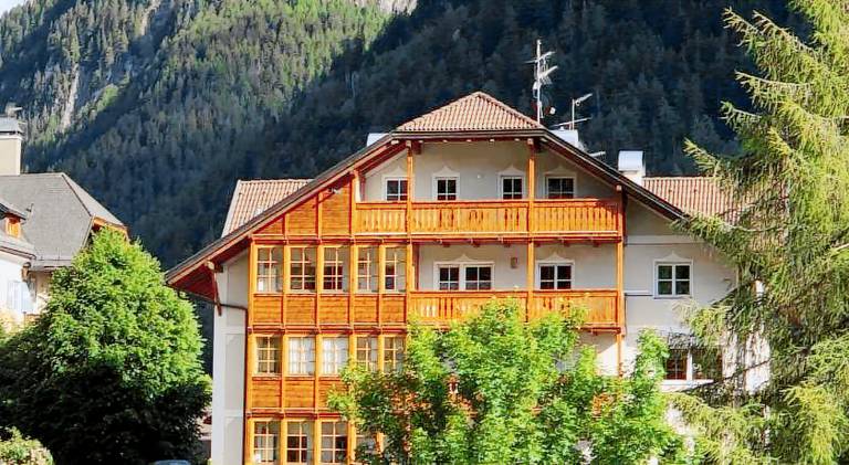 Pleasant apartment with pool & patio | Next to the ski | Suitable for remote work | Pet-friendly in Ortisei