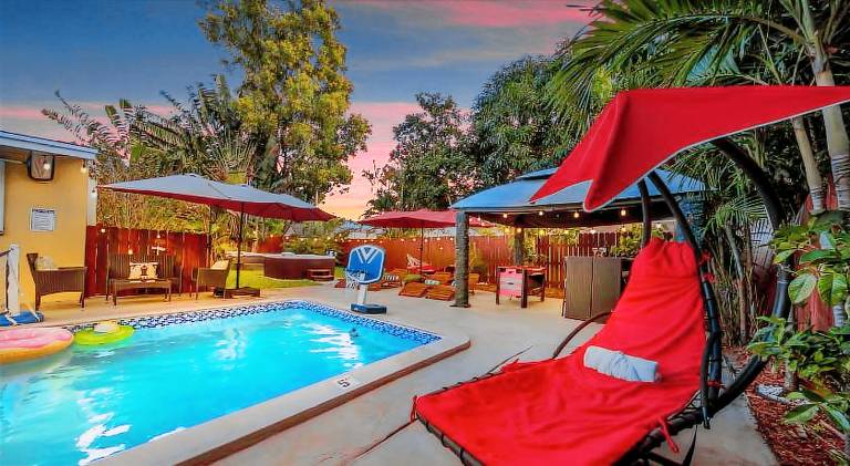 Heated Pool Spa BBQ Pool Table WiFi Near Beach-Downtown Fun — photo 3