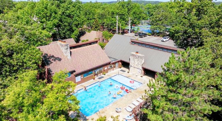 Beautiful vacation home with hot tub & pool | Perfect for remote work | Dogs allowed in Lake Ozark, MO