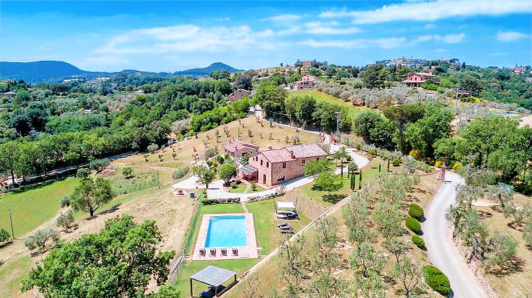 Villa with grill, private pool & yard | Perfect for remote work — photo 3