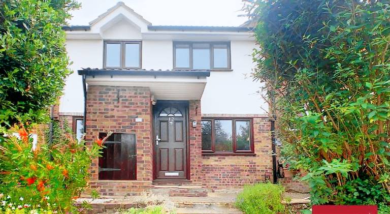 Holiday apartment with 2 rooms for 4 persons in Guildford