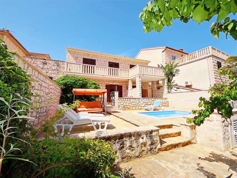 Holiday apartment with patio, grill & private pool | Sea view — photo 3