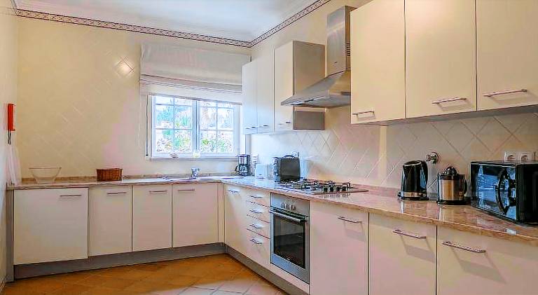 Fully equipped rental apartment with garden & pool | Pet-friendly — photo 4