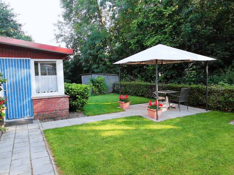 Gartenwohnung rechts