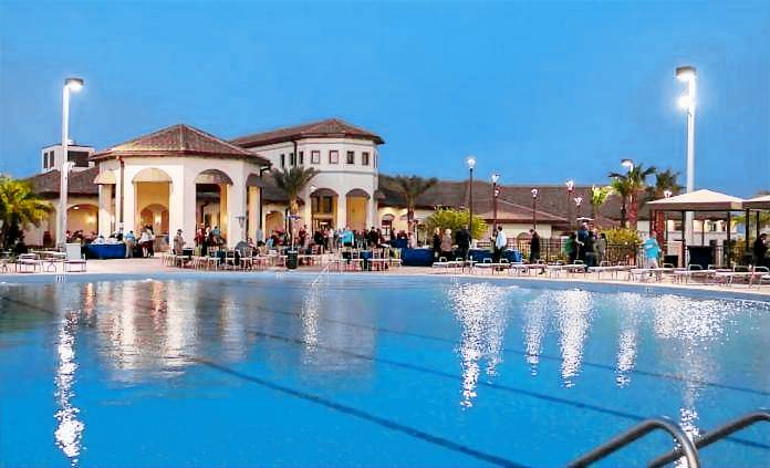 Vacation home with pool — photo 4