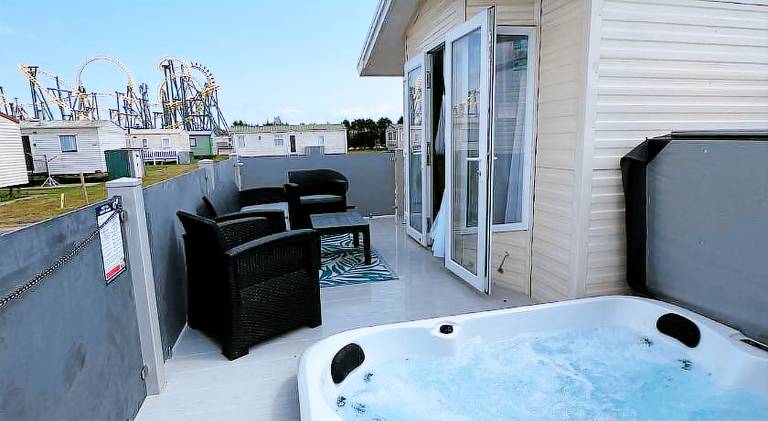 Fantasy Island - Eastgate E6 - The Sierra with Hot Tub - Coastal Caravan Breaks in Skegness