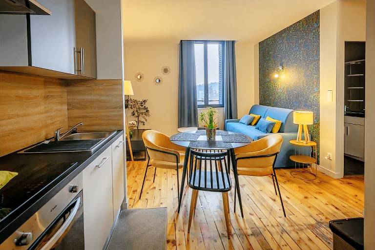 Holiday apartment with garden & patio — photo 2