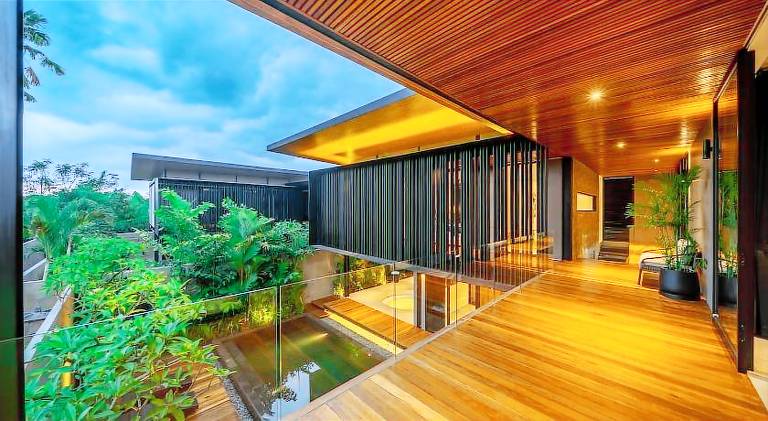 Villa with yard, terrace & private pool — photo 2