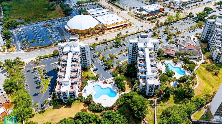 2301 2 CD Enclave Skyline condo Near Universal