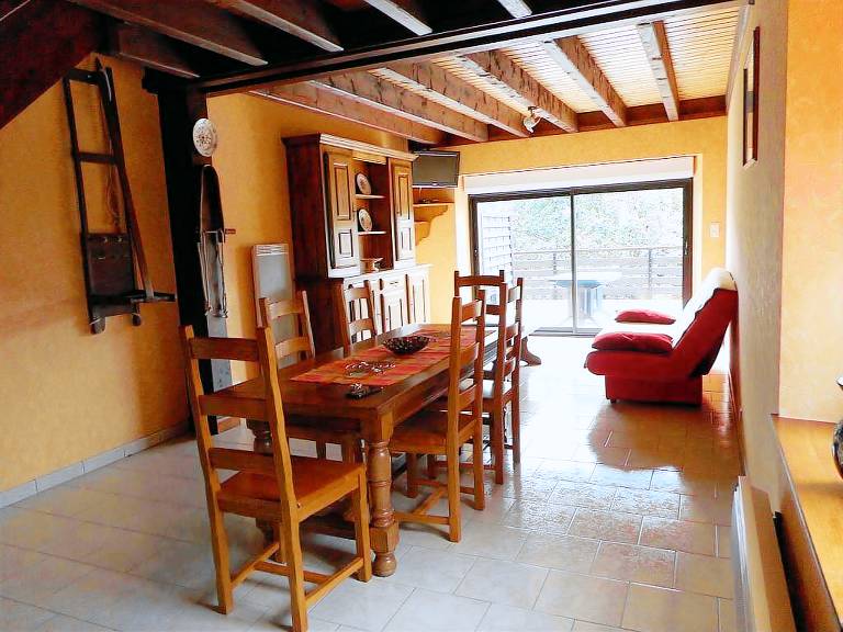 Holiday apartment with terrace, barbecue & yard | City view — photo 3