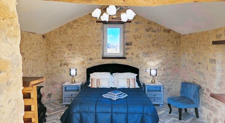 Private room with BBQ, private pool & garden in Figeac