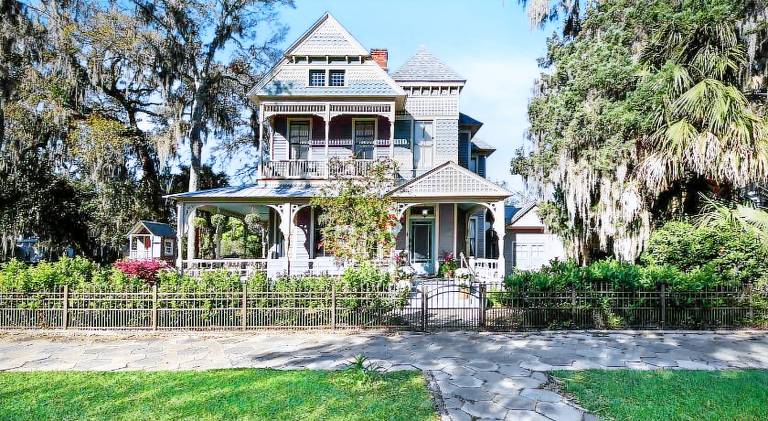 Vacation home with 4 rooms for 15 persons in Brunswick, GA