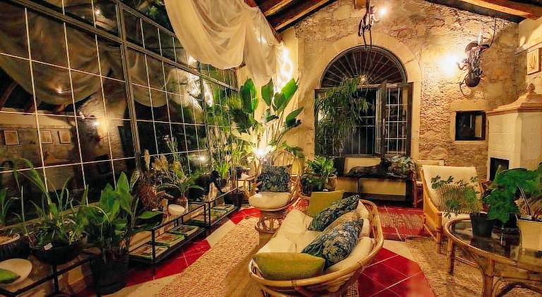 Holiday apartment with terrace, pool & yard — photo 3