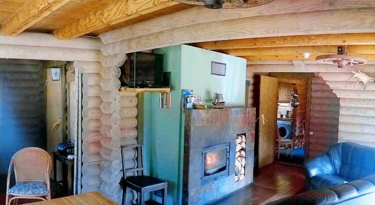 Chalet with patio, BBQ & yard in Parnu