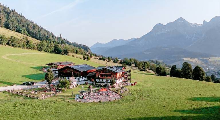 Spacious serviced apartment with patio, sauna & yard | Pets are welcome in Maria Alm am Steinernen Meer