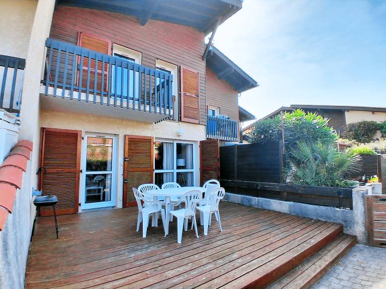 Vacation home with pool — photo 3