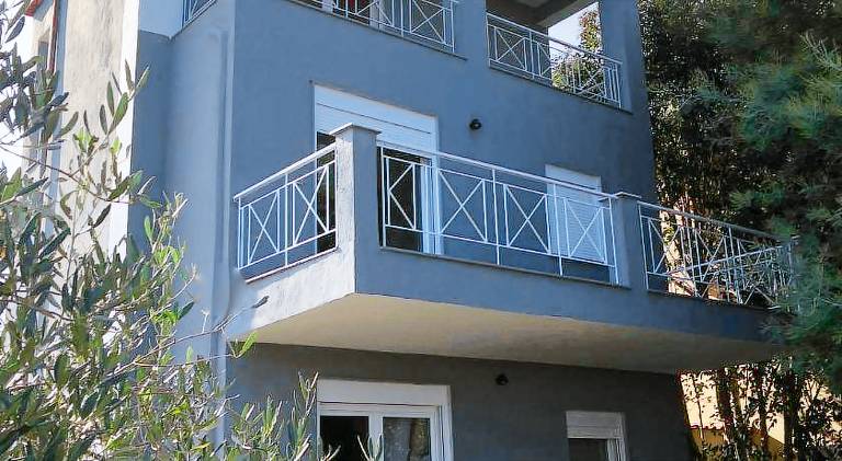 Fully equipped spacious house with patio, hot tub & yard | Perfect for remote work | Pets allowed — photo 4