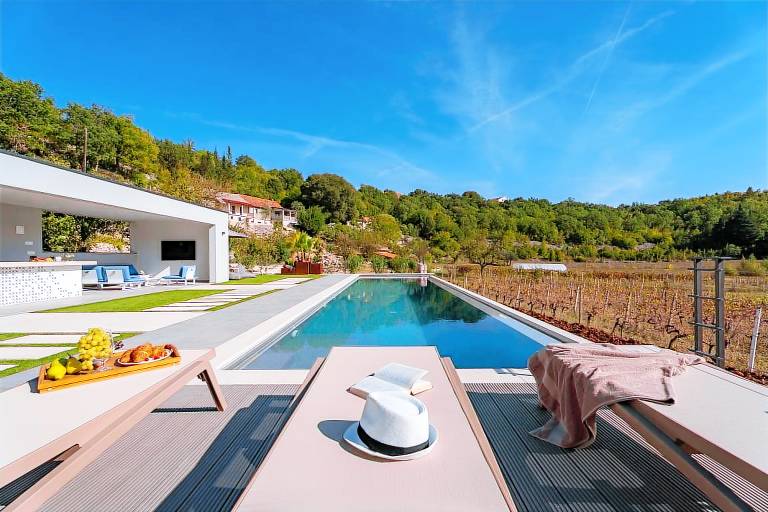 Villa with sauna, fast internet & barbeque | City view — photo 4