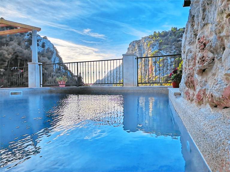 Fully equipped beautiful villa with private pool, patio & yard | Pool view | Pets are welcome — photo 4