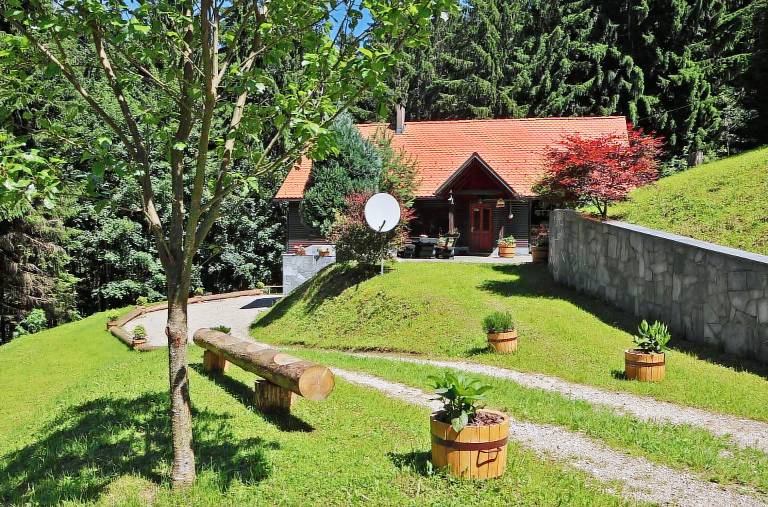 Hütte Skomarje