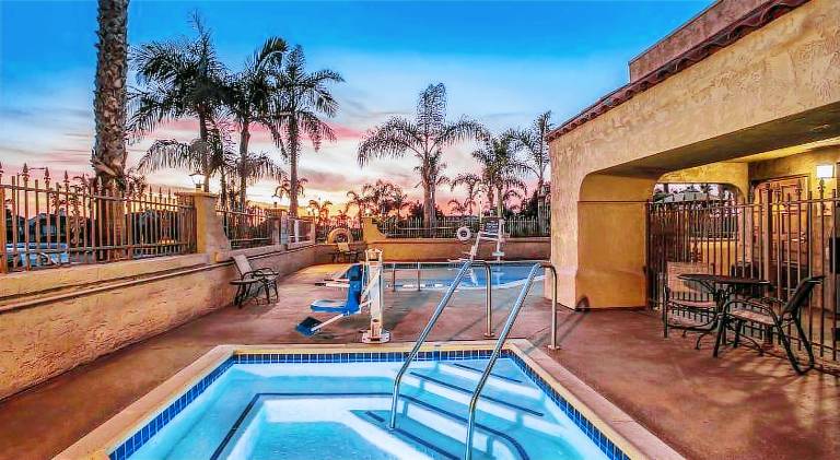 La Quinta Inn & Suites by Wyndham Carlsbad - Legoland Area — photo 2