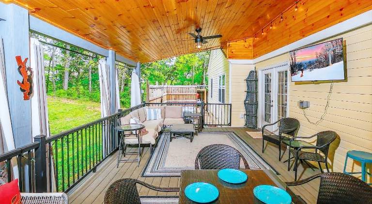 Vacation home with hot tub — photo 5