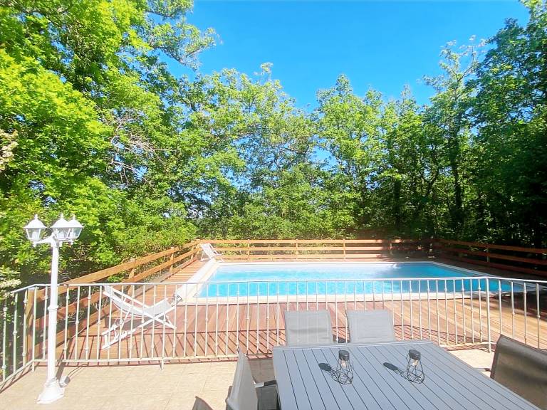 Fully equipped vacation home with pool, BBQ & patio | Garden view | Pet-friendly — photo 2