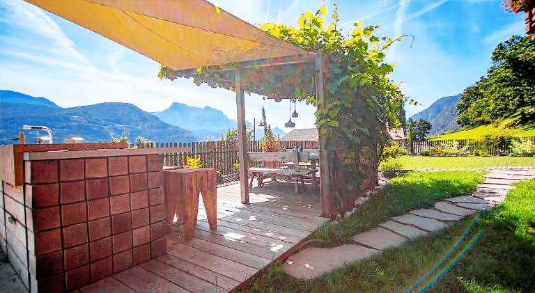 Beautiful serviced apartment with yard, BBQ & terrace | Dogs allowed — photo 5