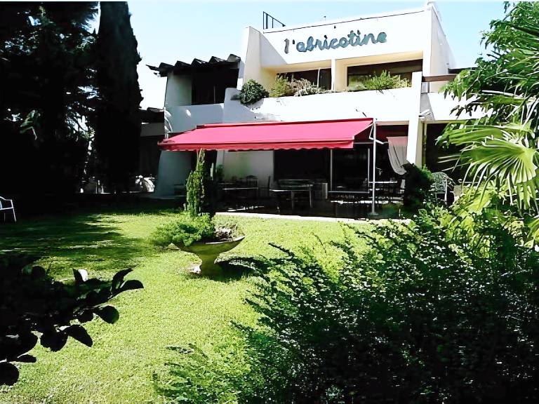 Logis Hotel l'Abricotine in Tournon-sur-Rhone