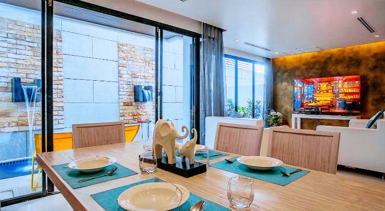 Villa with barbecue, private pool & hot tub — photo 4