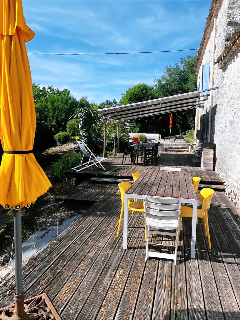 La Boissière – Peaceful White Stone Retreat with Pool and Air Conditioning — photo 3