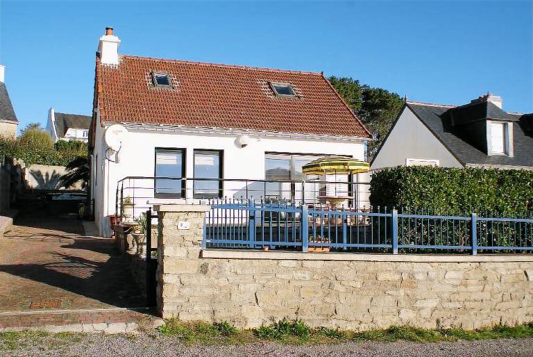 House with BBQ & yard | Beach view — photo 2