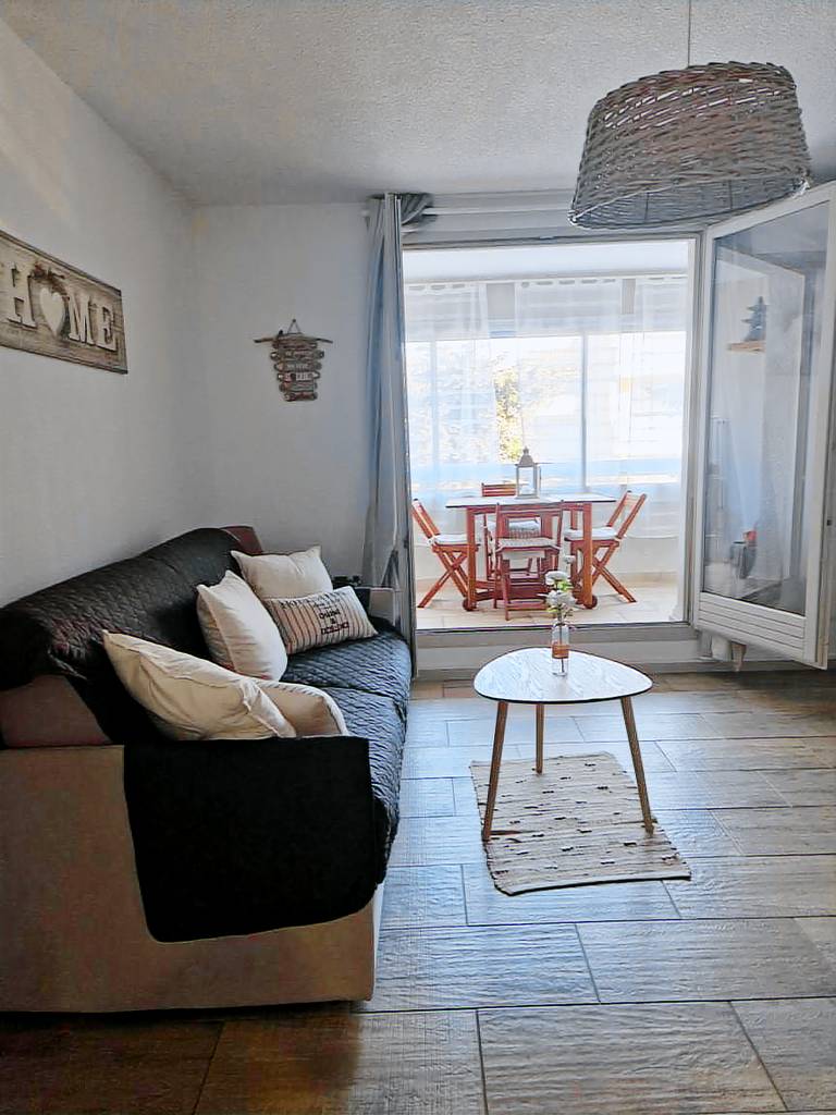 Studio 'Sanary Sur Mer, Soleil Et Douceur I' with Private Terrace, Wi-Fi and Air Conditioning in Sanary-sur-Mer
