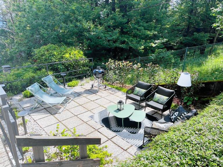 Holiday apartment with grill, yard & patio — photo 3