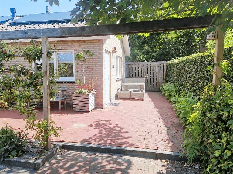 House with patio & yard | Dogs allowed — photo 3