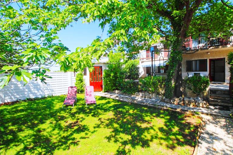 Family-friendly rental apartment with patio & barbecue | Beach nearby | Pet-friendly in Medulin