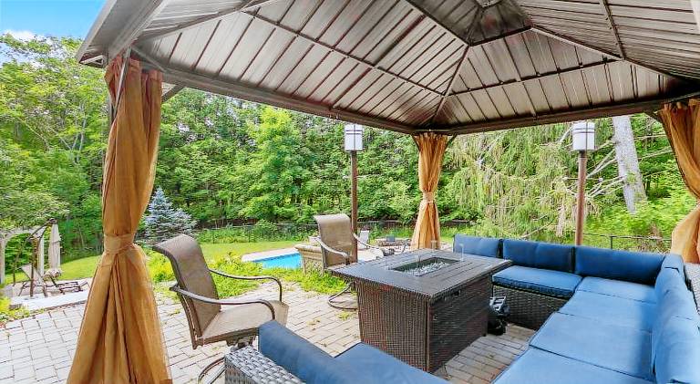 House with pool & hot tub — photo 3