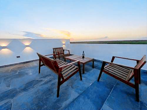 Spacious LockOff Room with Rooftop & Infinity Pool — photo 3