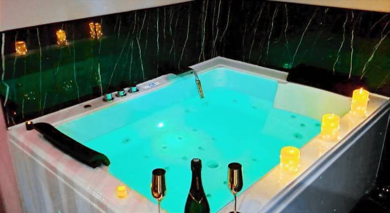 Loveroom - Les suites d'Elise - Suite Elise — photo 4