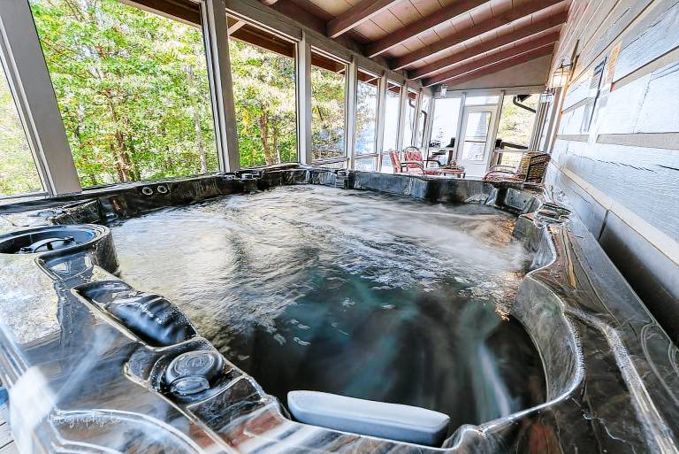 Family Adventure Lodge: Pet Friendly, Free Attraction Tickets, Hot Tub, Close to Park — photo 3