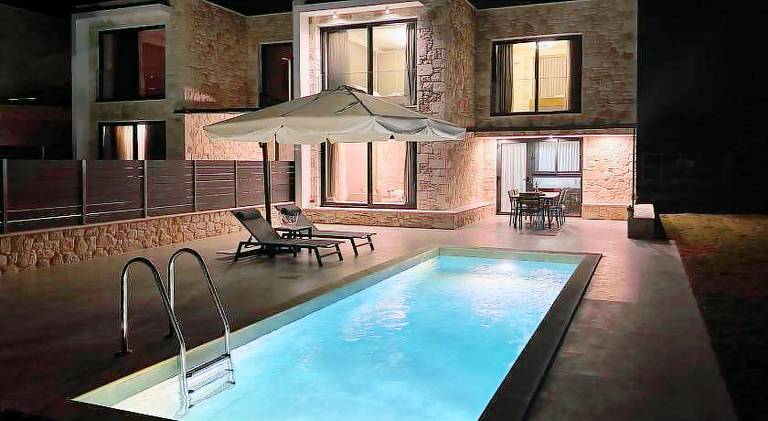 Villa with terrace, garden & private pool | Good for workation | Dogs allowed in Kas